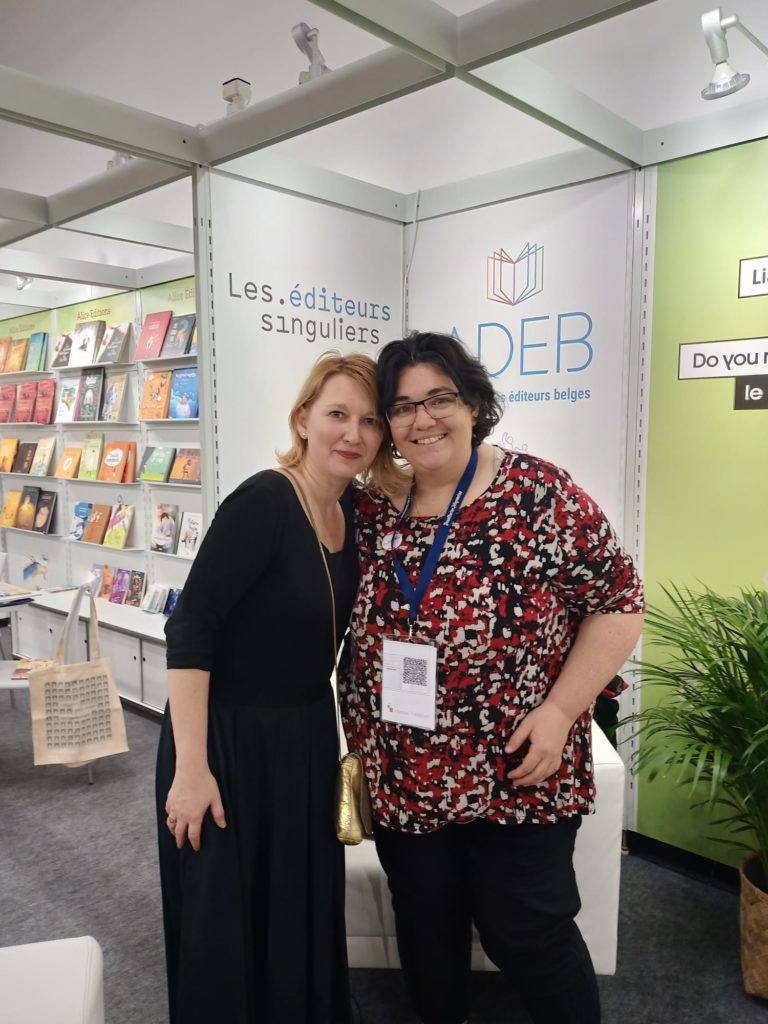 photo de Barbora Boronova et Cindy Vandermeulen sur le stand de l'édition belge francophone à Francfort