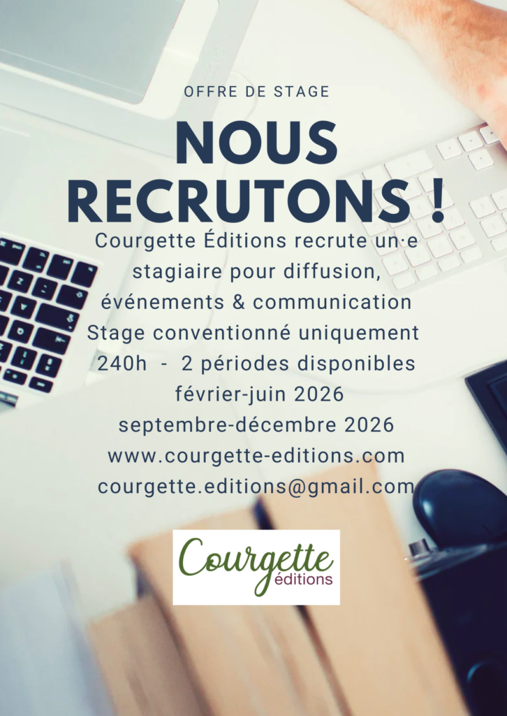 Affiche de recrutement de Courgette Éditions annonçant une offre de stage en diffusion, événements et communication. Stage conventionné de 240 heures, avec deux périodes possibles : février à juin 2026 et septembre à décembre 2026. L’affiche mentionne le site courgette-editions.com, l’adresse courgette.editions@gmail.com et présente le logo de Courgette Éditions sur un fond évoquant un espace de travail (clavier, ordinateur et cartons).