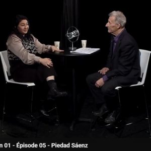 photo issue de TV Rogers où l'animateur Jean-Paul Moreau reçoit Piedad Saenz, des invité·es de marque pour explorer leur parcours professionnel et personnel et que vous pouvez revoir sur youtube