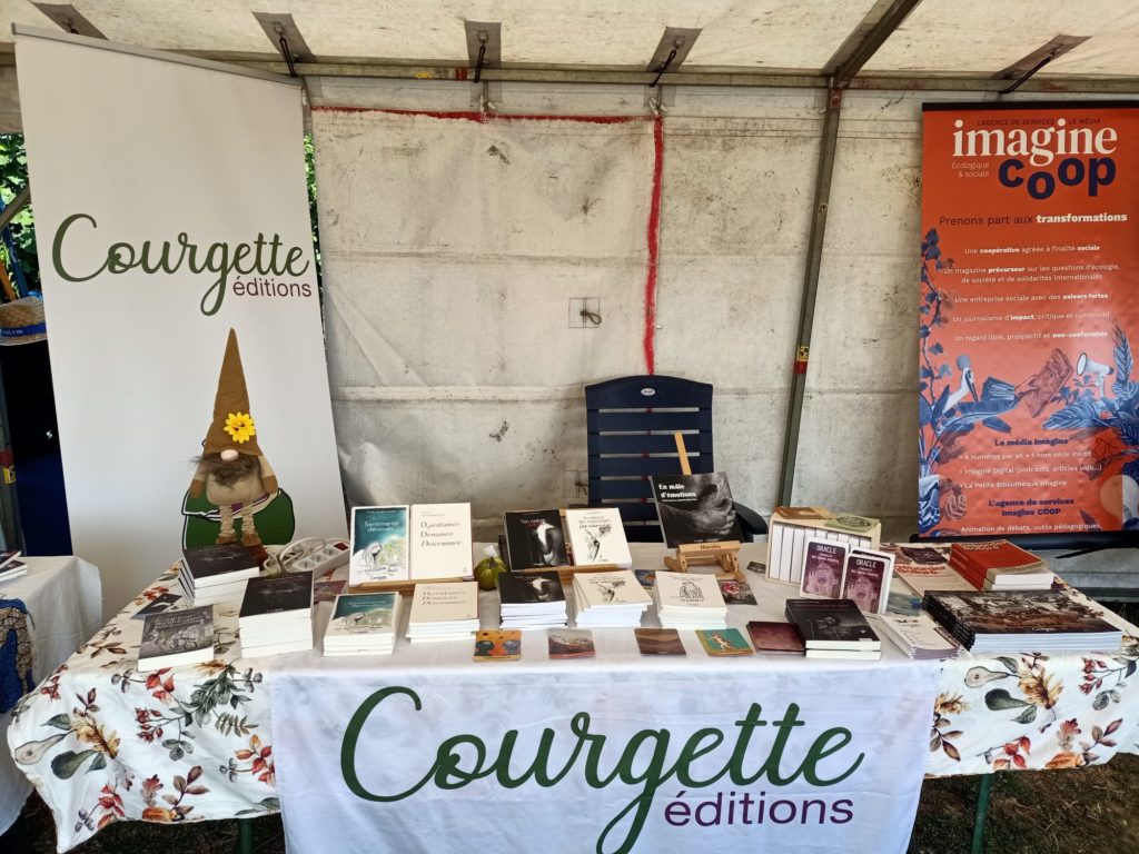 phpto de la table de courgette édition dans le stand librairie à la petite foire paysanne en marge de la foire de libramont.
